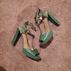 Banana Republic Green Snake Skin Sandals